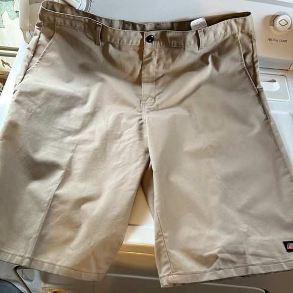 Dickies Other - Dickies Khaki Shorts Sz 40